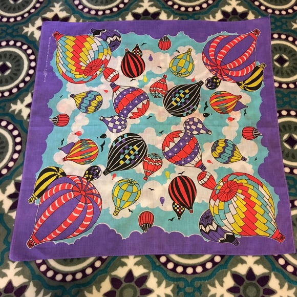 Made in USA Accessories - Vintage Hot air balloon Bandana